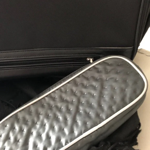 NWOTs tumi LXT Imagination messenger bag